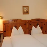 Gaestehaus Rieser 게스트하우스 메이른호픈