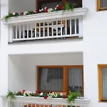 Gaestehaus Rieser 게스트하우스 메이른호픈