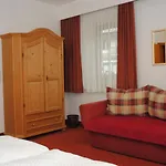 Gaestehaus Rieser 3* 메이른호픈