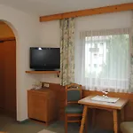 Gaestehaus Rieser 게스트하우스 3*